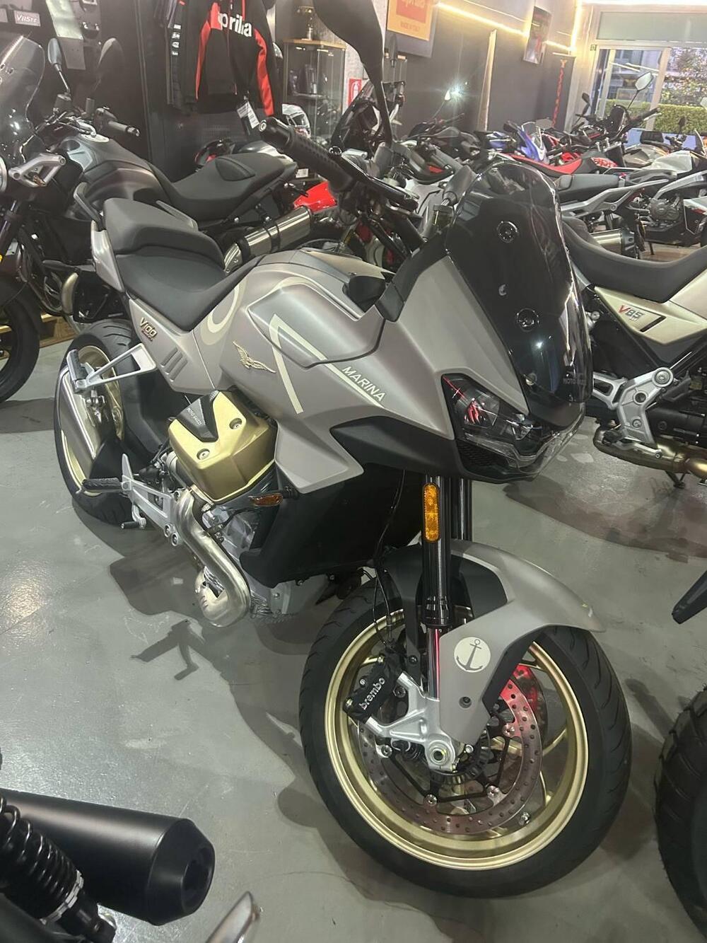 Moto Guzzi V100 Mandello Aviazione Navale (2023 - 24) (2)