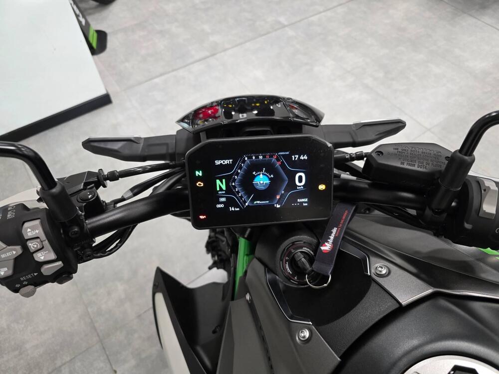 Kawasaki Z 900 (2025 - 26) (4)