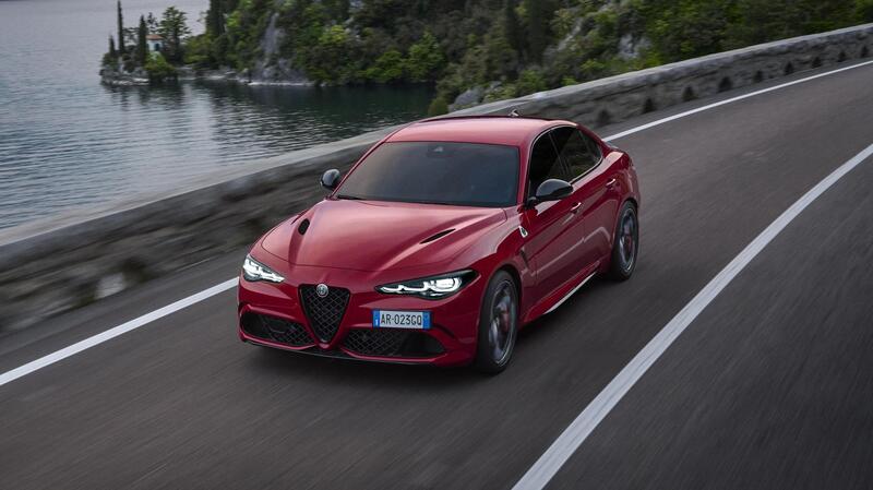 Alfa Romeo dice addio ai motori benzina su Giulia e Stelvio: stop agli ordini entro maggio 2025