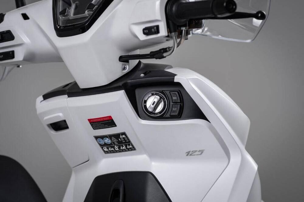 Voge Sfida SR16 125 (2025) (8)