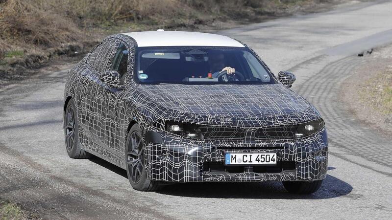 Rivoluzione stilistica BMW: il design &quot;Neue Klasse&quot; arriva anche sui modelli esistenti, Facelift in vista per la Serie 5 [Foto Spia]