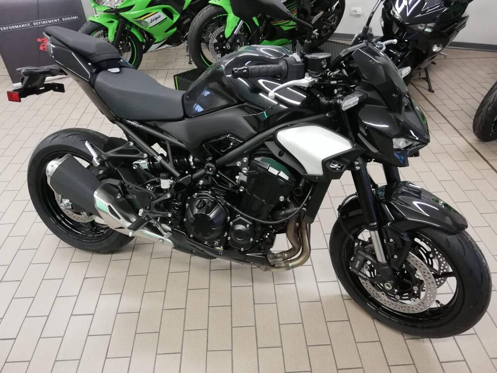 Kawasaki Z 900 (2025 - 26) (4)
