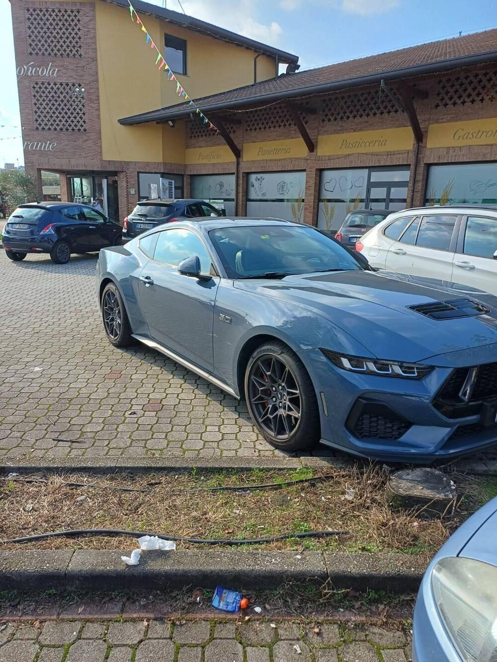 Ford Mustang Coupé usata a Milano (4)