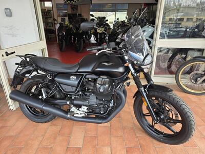 Moto Guzzi V7 Stone (2021 - 24) usata