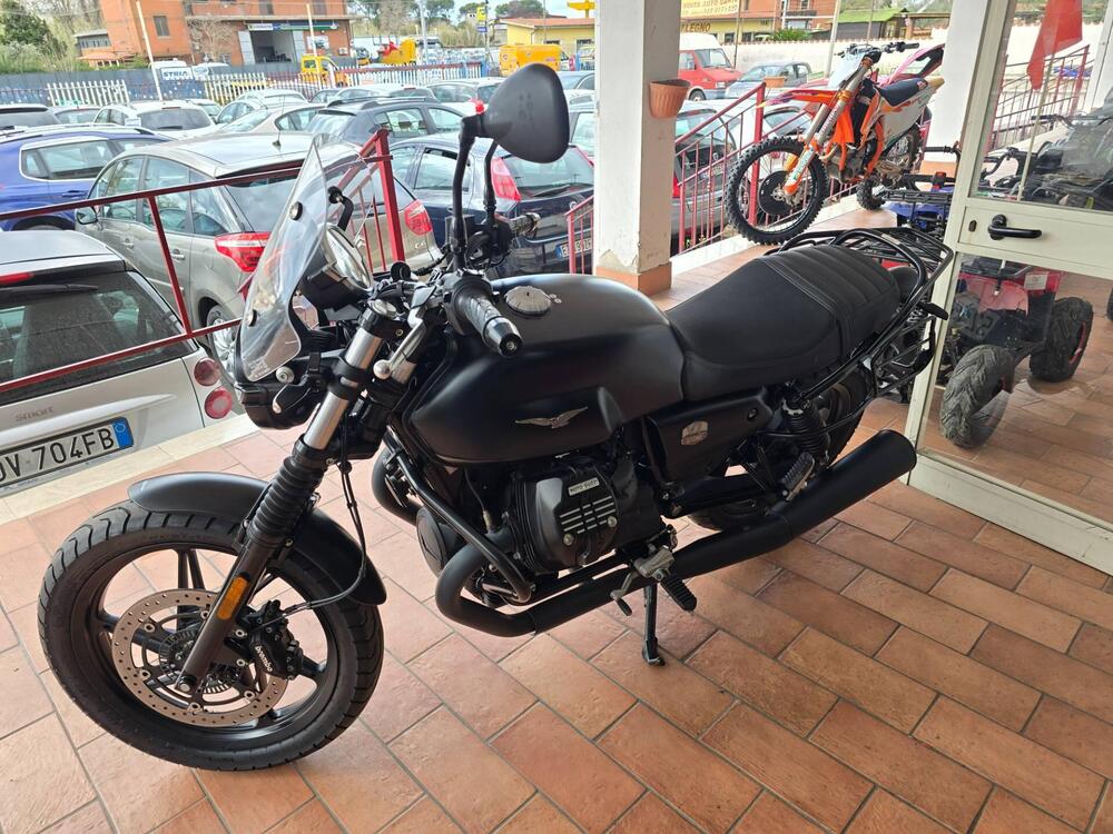 Moto Guzzi V7 Stone (2021 - 24) (4)