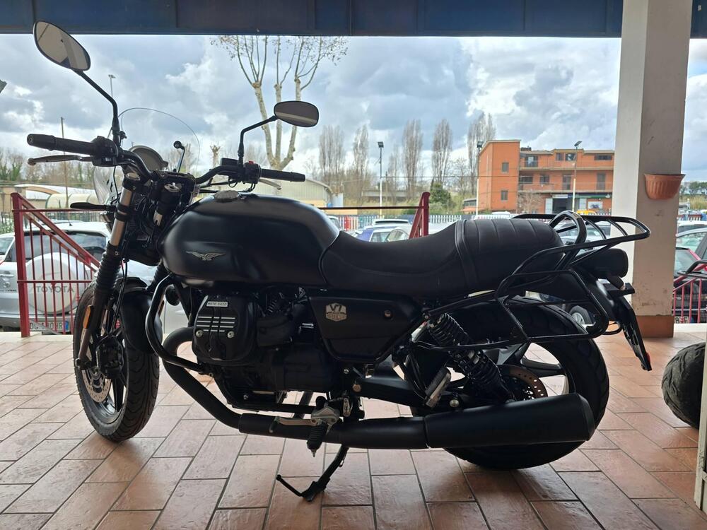 Moto Guzzi V7 Stone (2021 - 24) (6)