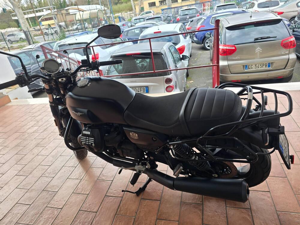 Moto Guzzi V7 Stone (2021 - 24) (7)