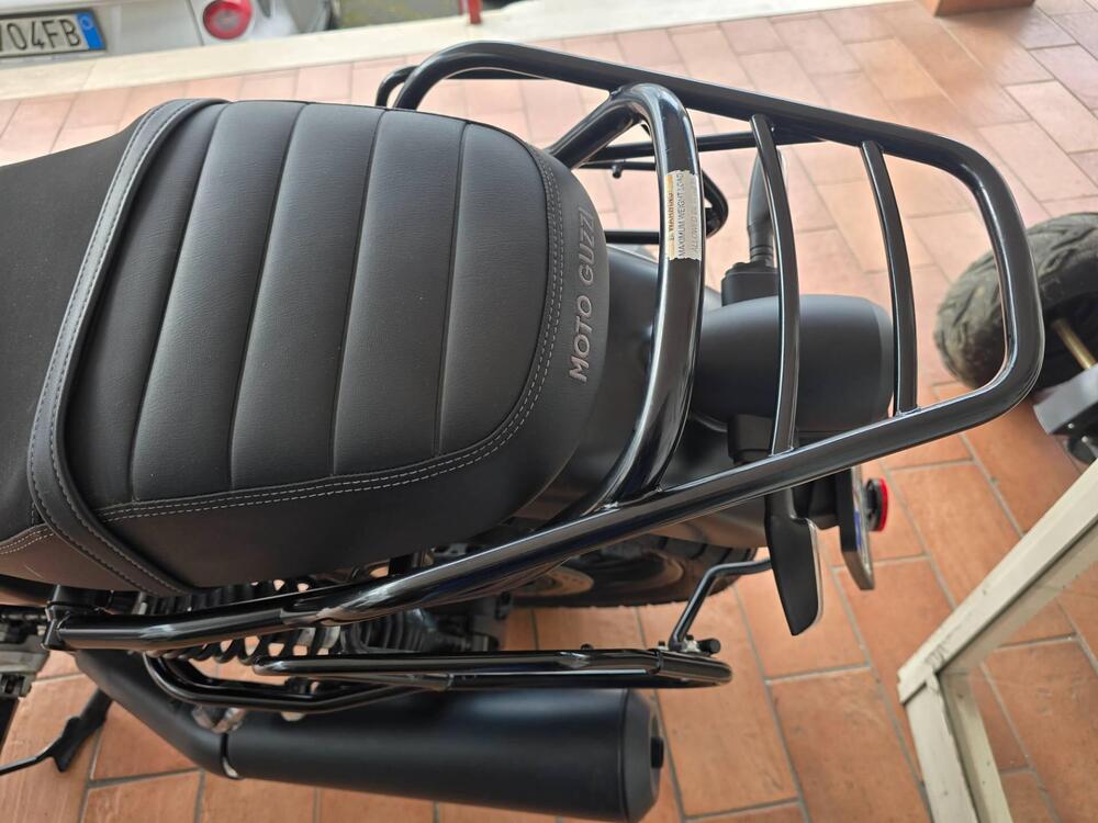 Moto Guzzi V7 Stone (2021 - 24) (8)