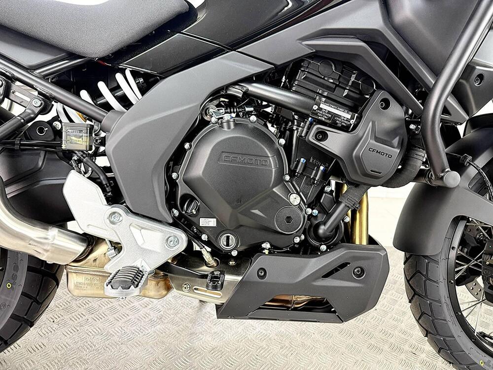 CFMOTO 700MT Adventure (2025) (8)