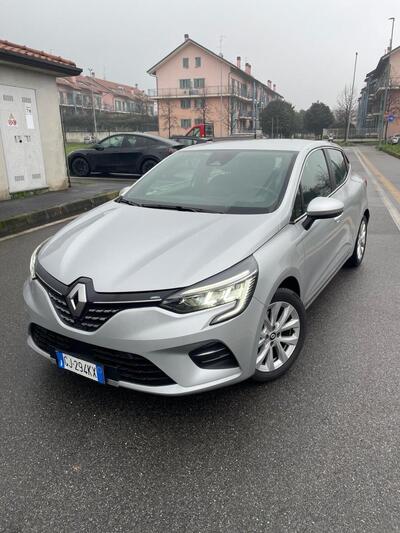 Renault Clio Full Hybrid E-Tech 140 CV 5 porte Intens  del 2022 usata a Arluno