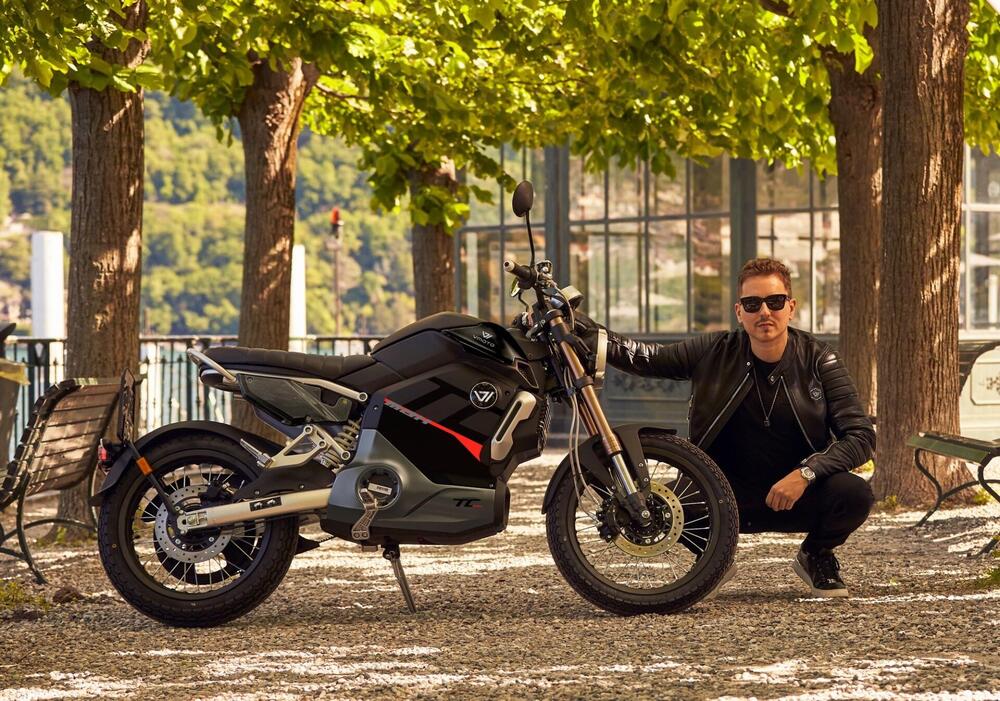 VMoto TC-Max Black Edition (2024 - 25) (2)