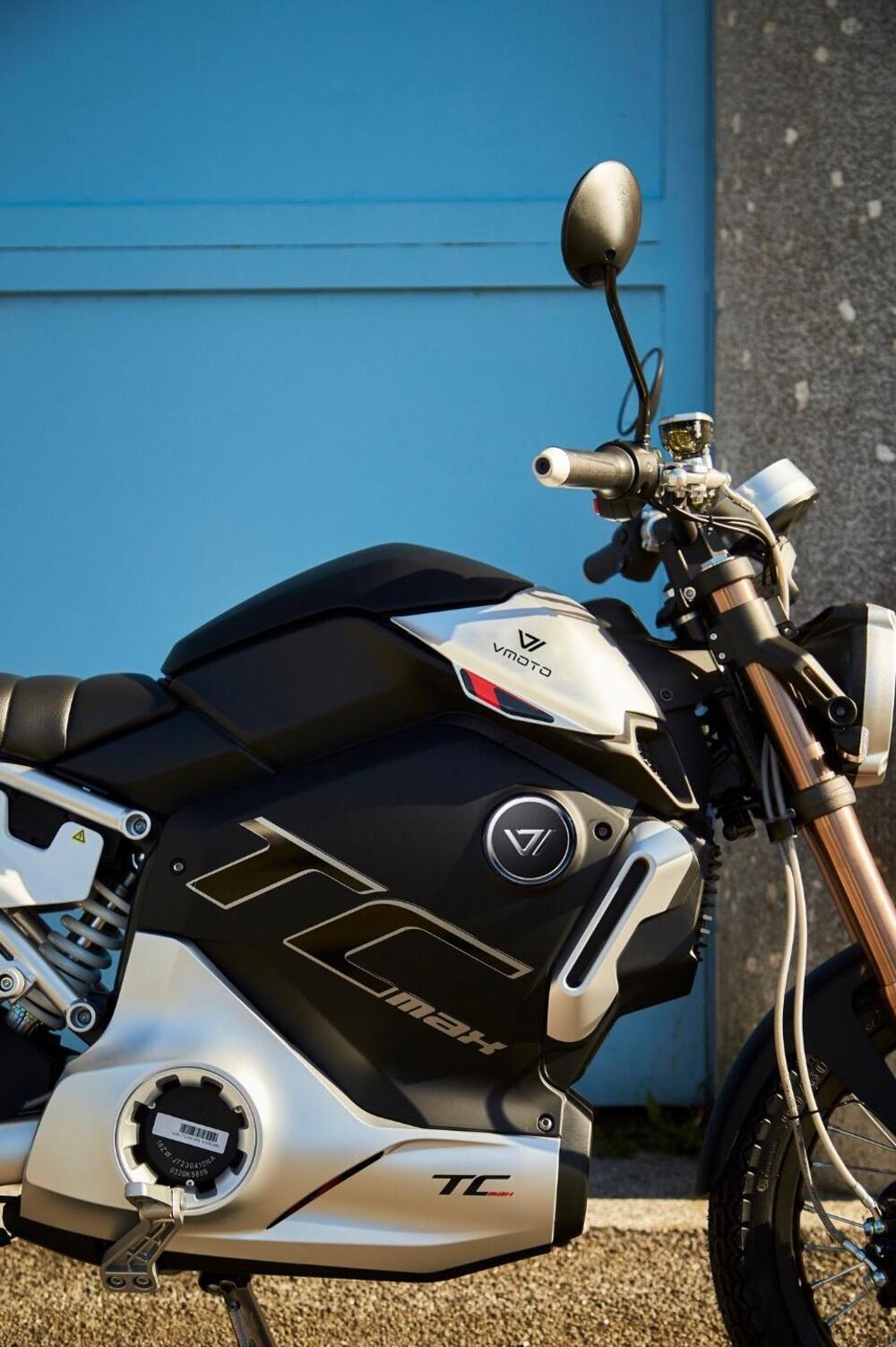 VMoto TC-Max Black Edition (2024 - 25) (9)