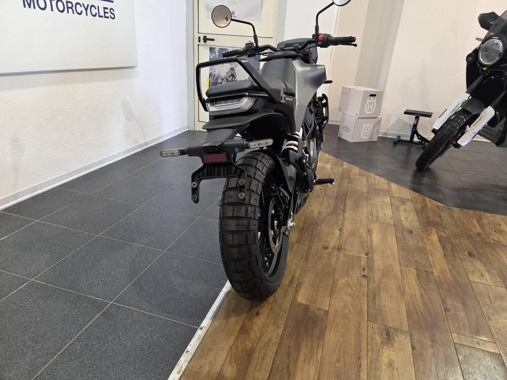 Husqvarna Svartpilen 401 (2024 - 25) (8)