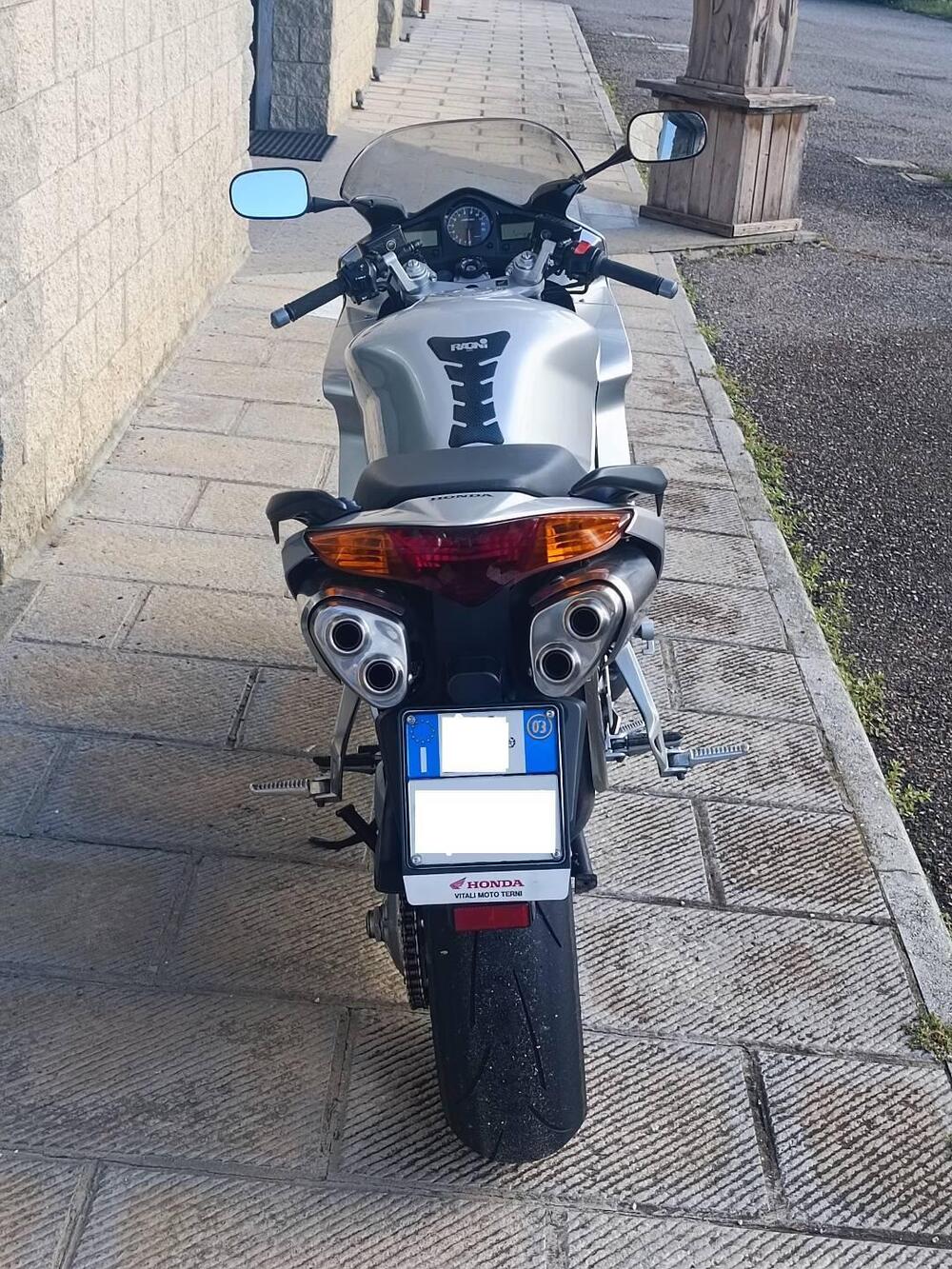 Honda VFR 800 (2002 - 05) (2)