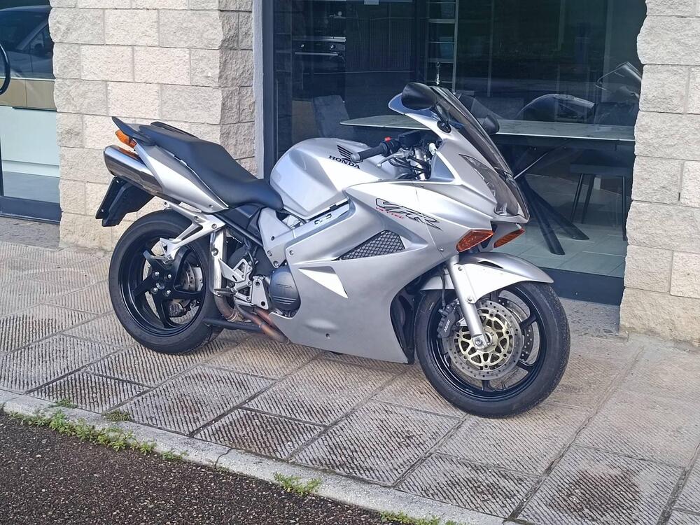 Honda VFR 800 (2002 - 05) (3)