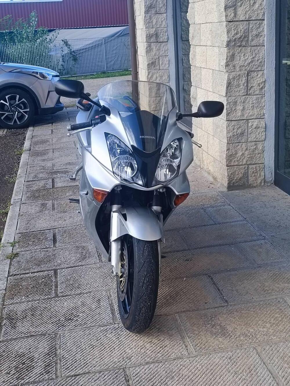 Honda VFR 800 (2002 - 05) (4)