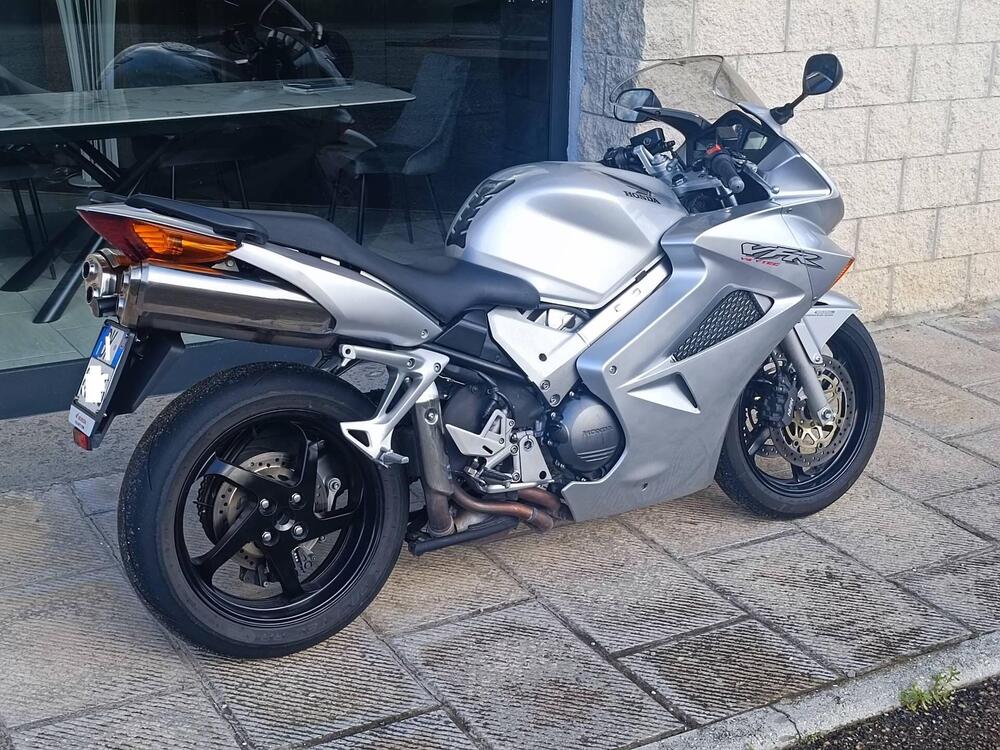 Honda VFR 800 (2002 - 05) (5)