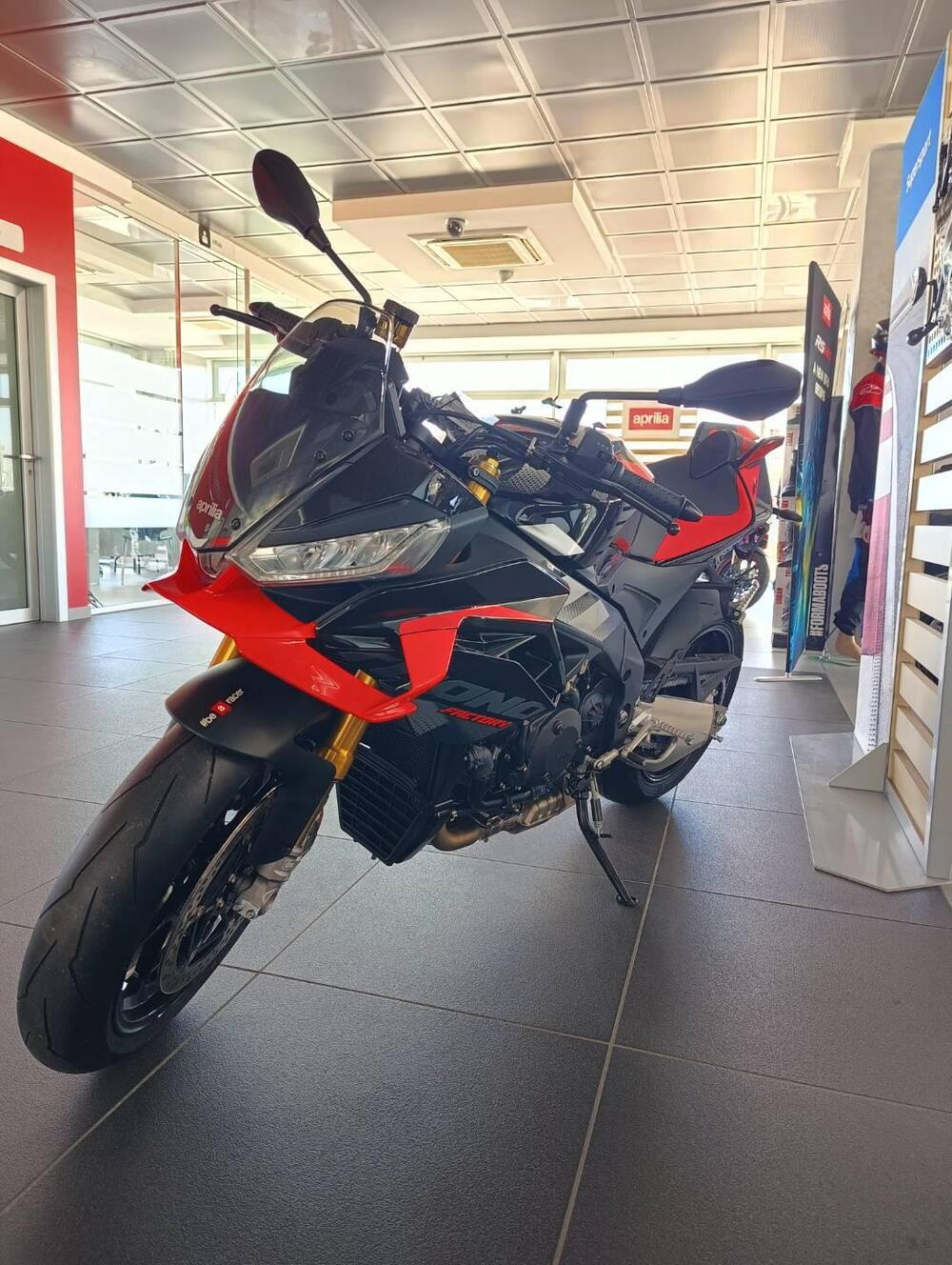Aprilia Tuono V4 Factory (2025) (2)