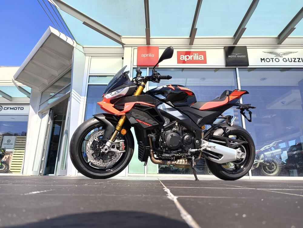 Aprilia Tuono V4 Factory (2025) (14)