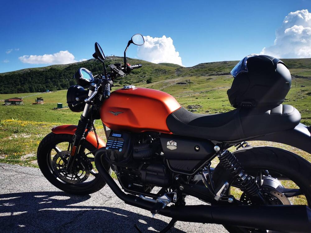 Moto Guzzi V7 Stone (2021 - 24) (3)