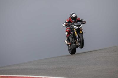 Triumph Speed Triple 1200 RS 2025: tenetevi forte, la Speed &egrave; tornata! Il test, Pro e Contro [VIDEO E GALLERY]