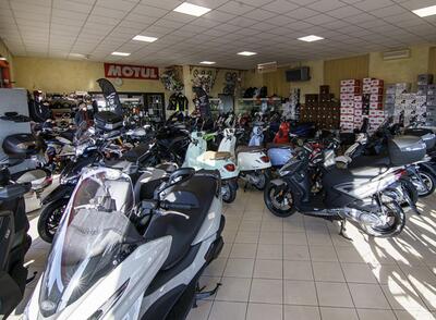 A sorpresa, ripartono gli incentivi: ecobonus per ciclomotori e motocicli elettrici o ibridi
