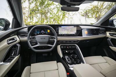 Audi Q5 2025: le foto degli interni