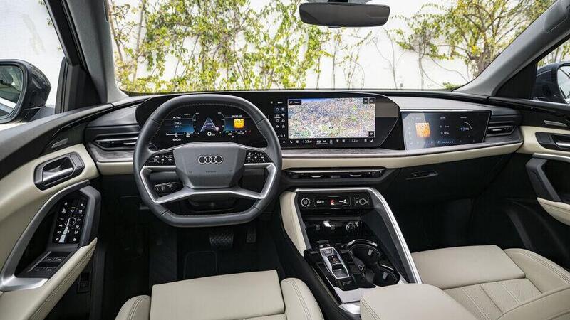 Audi Q5 2025: le foto degli interni