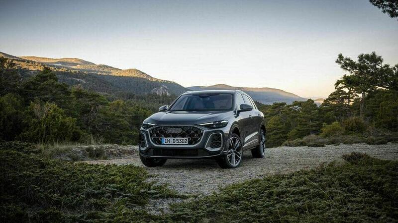 Audi Q5 2025: le foto degli esterni e in movimento