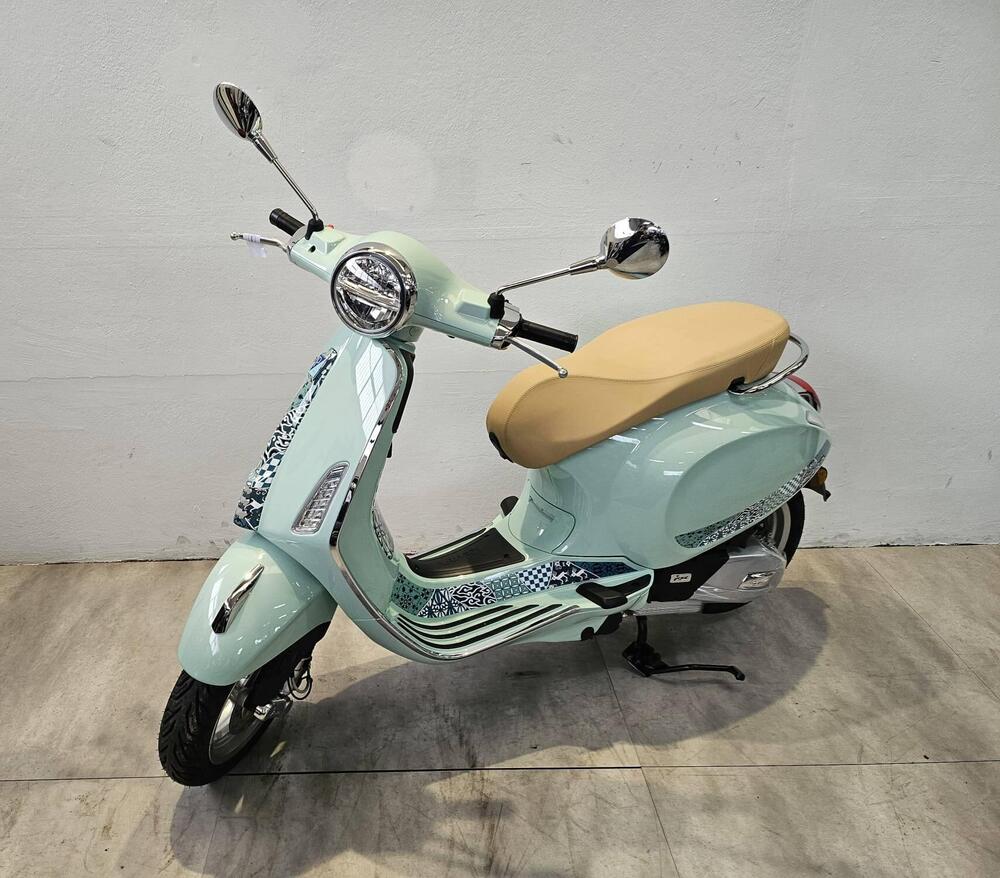 Vespa Primavera 125 Batik (2024 - 25) (2)