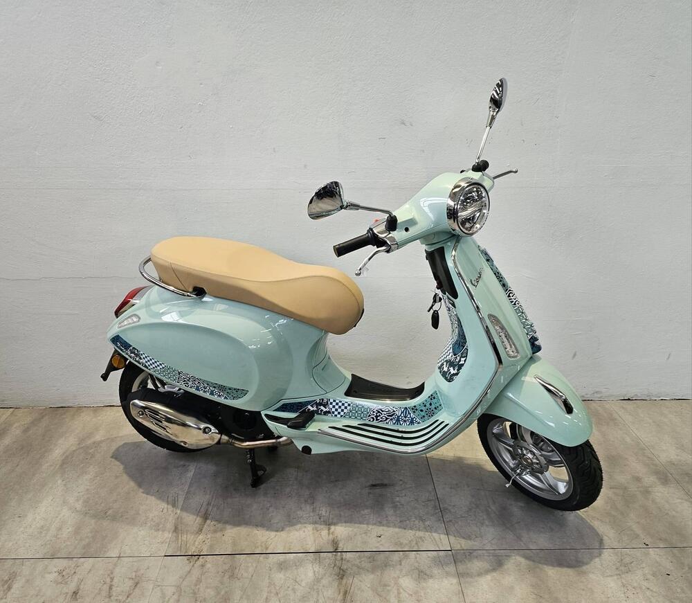Vespa Primavera 125 Batik (2024 - 25)
