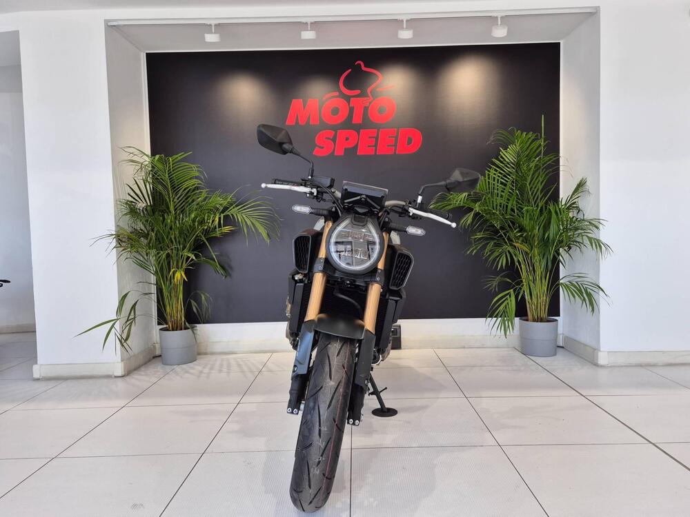 Honda CB 650 R E-Clutch (2024 - 25) (4)