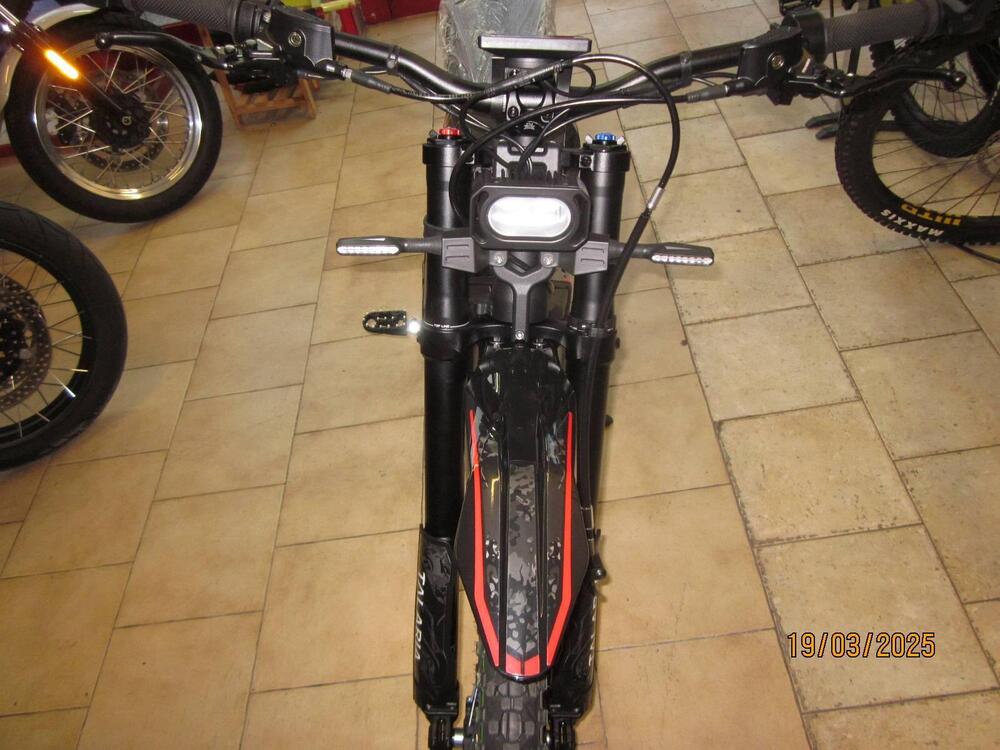 Talaria Moto Sting TL5500 Pro L1e (2025) (2)