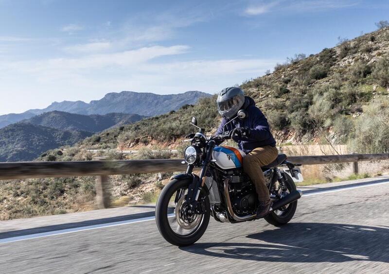 Triumph Speed Twin 900: pi&ugrave; modern che classic. Rispondiamo alle vostre domande [VIDEO]