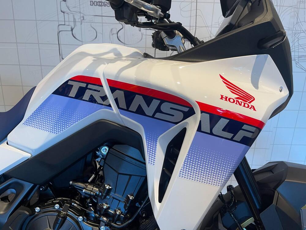 Honda Transalp XL750 (2025) (2)