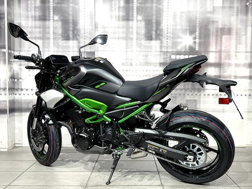 Kawasaki Z 900 (2025 - 26) (2)
