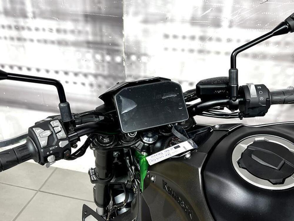 Kawasaki Z 900 (2025 - 26) (6)