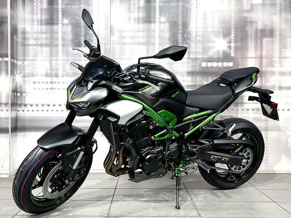 Kawasaki Z 900 (2025 - 26) (7)