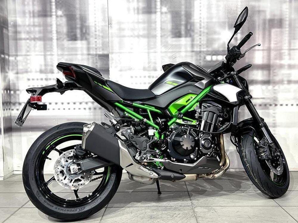 Kawasaki Z 900 (2025 - 26) (8)