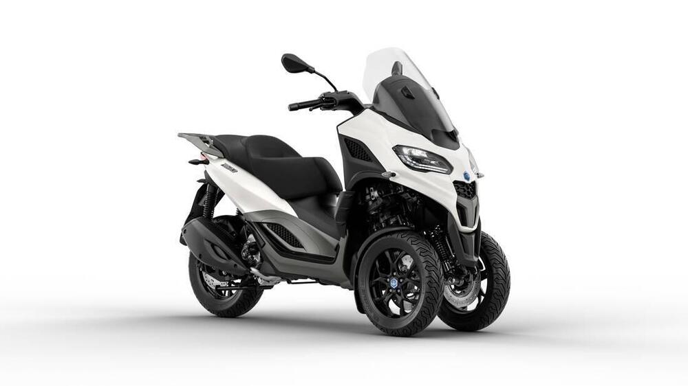 Piaggio MP3 310 (2025) (2)