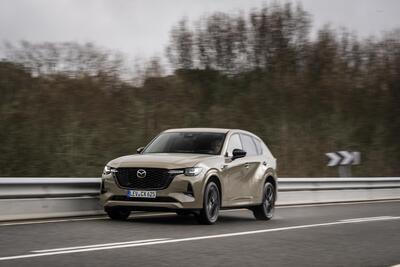 Mazda CX-60 2025: senza barra antirollio, ma con un assetto migliore? La prova su strada [VIDEO]