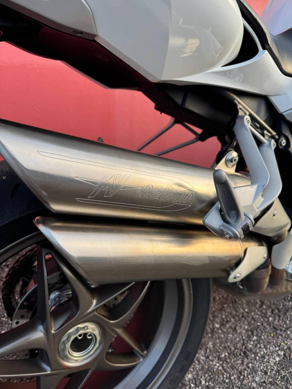 MV Agusta Brutale 990 R (2009 - 12) (4)