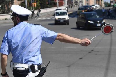 Multe per 5.000 euro sulla corsia preferenziale, assolto: non conosce il Codice della Strada