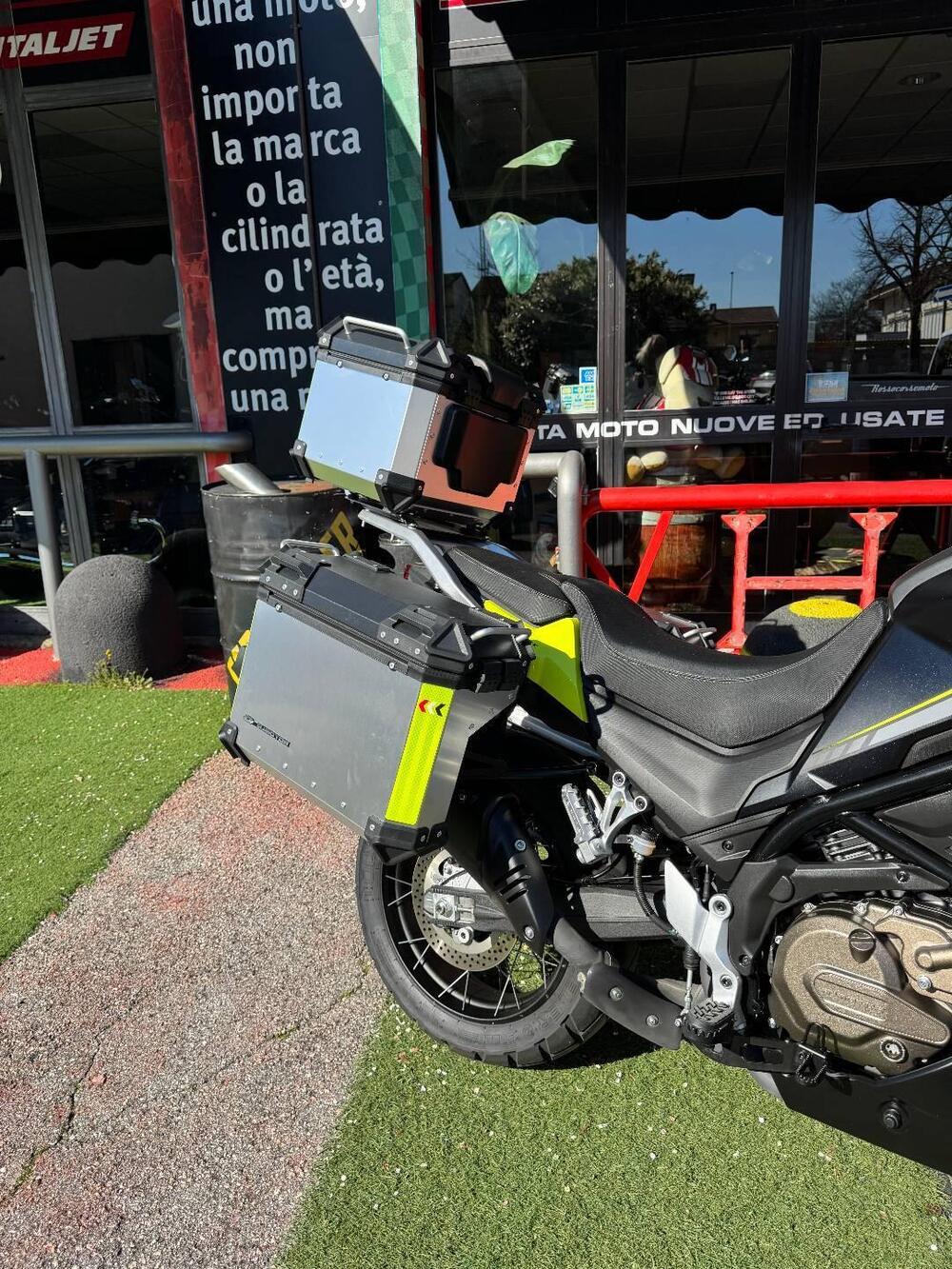 QJ Motor SVT 650 X (2024) (8)