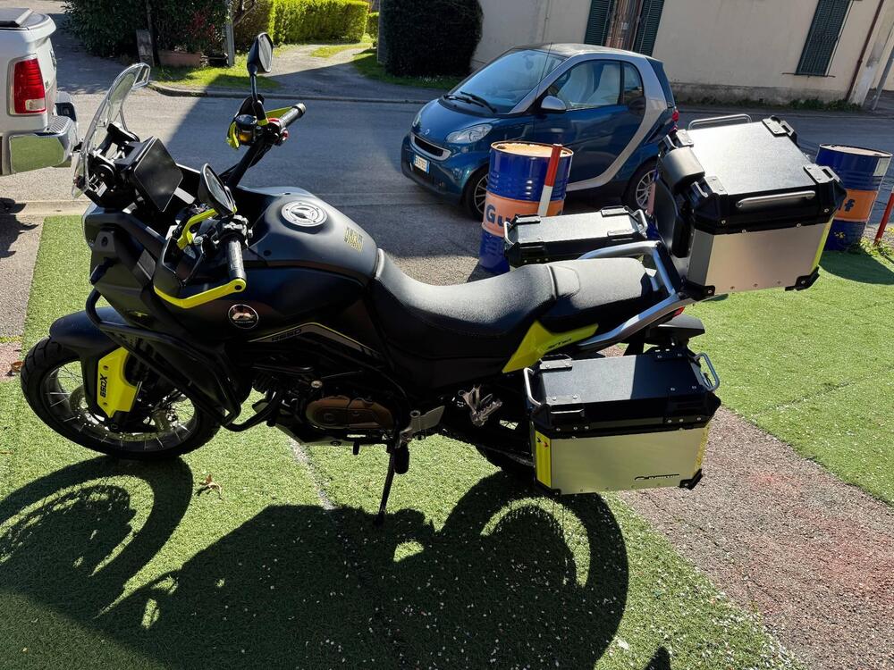 QJ Motor SVT 650 X (2024) (3)