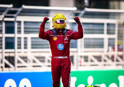F1. Sprint GP Cina, primo trionfo in Ferrari per Hamilton: Finalmente a mio agio. Tante critiche e parole a vanvera su di me