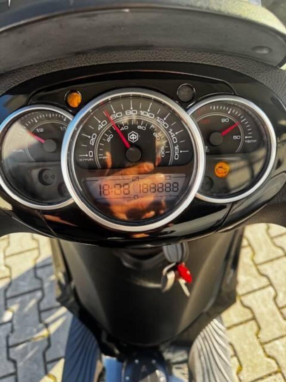 Piaggio Beverly 300 i.e. ABS-ASR (2016 - 20) (6)