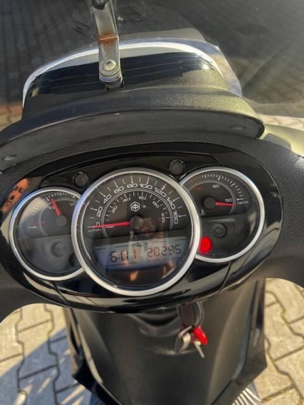 Piaggio Beverly 300 i.e. ABS-ASR (2016 - 20) (7)