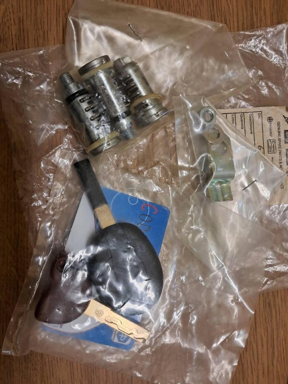 KIT SERRATURE BEVERLY 350 2012/2016 674956 Piaggio