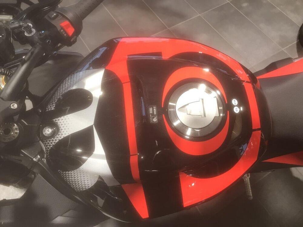 Aprilia Tuono V4 Factory (2025) (4)